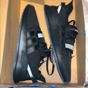 Aidaa women size 8 Path Run